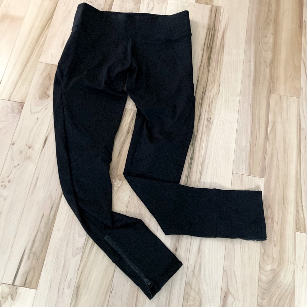 PINK Victoria's Secret Ultimate Leggings 
Size: S/P, Black